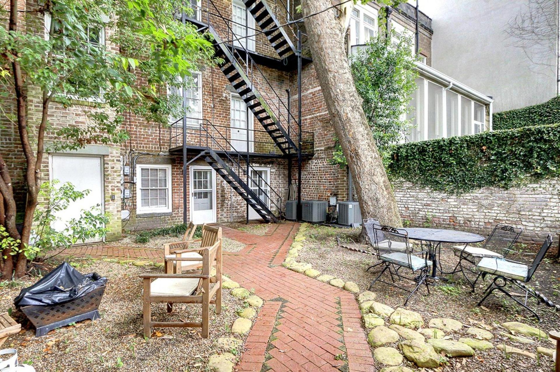 Апартаменты Oglethorpe Manor Garden Level Саванна Экстерьер фото